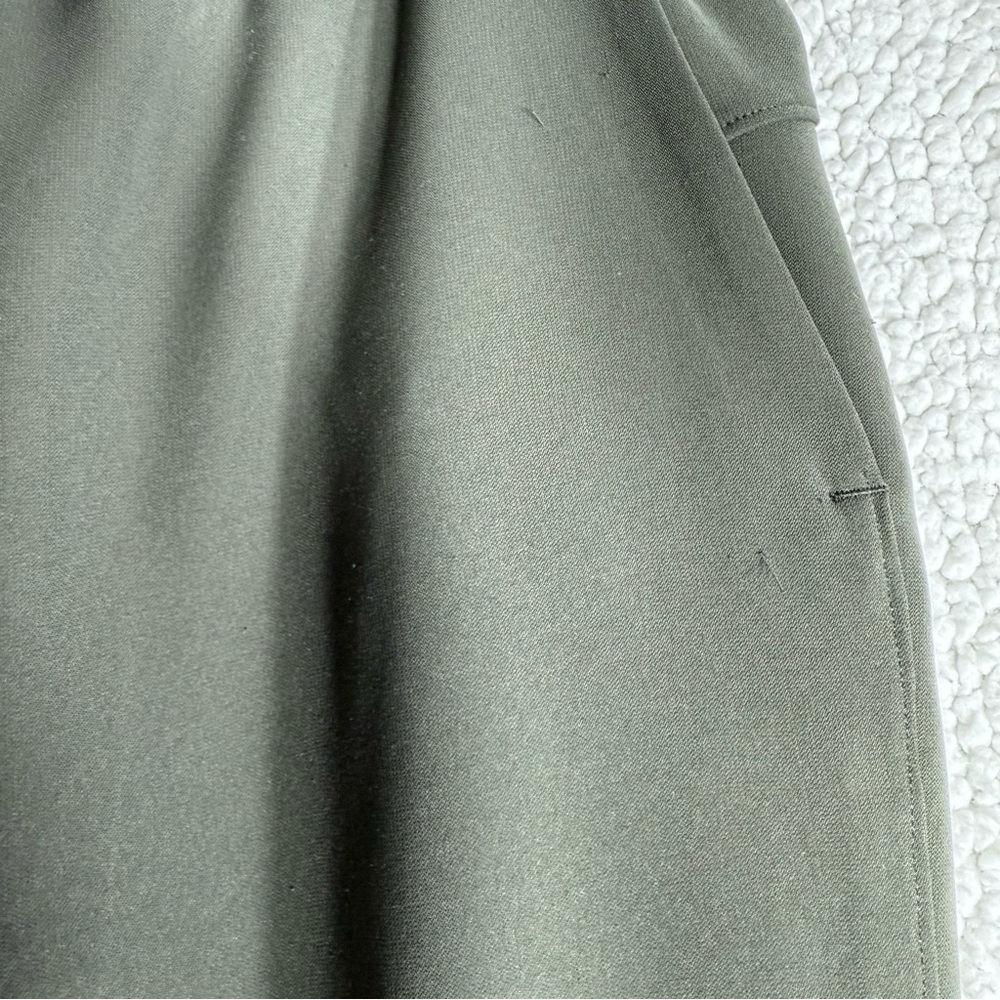 Lululemon On The Fly Woven Travel Pant Dark Olive Size 6 - Picture 9 of 11